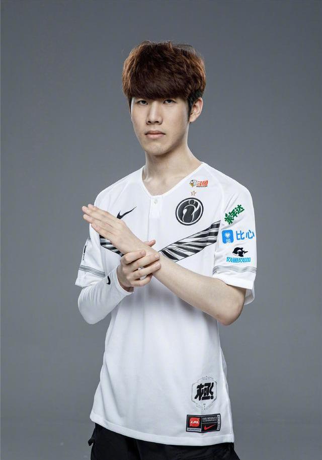 资讯绝地求生 我和队友“亲热”，被人当场捉住